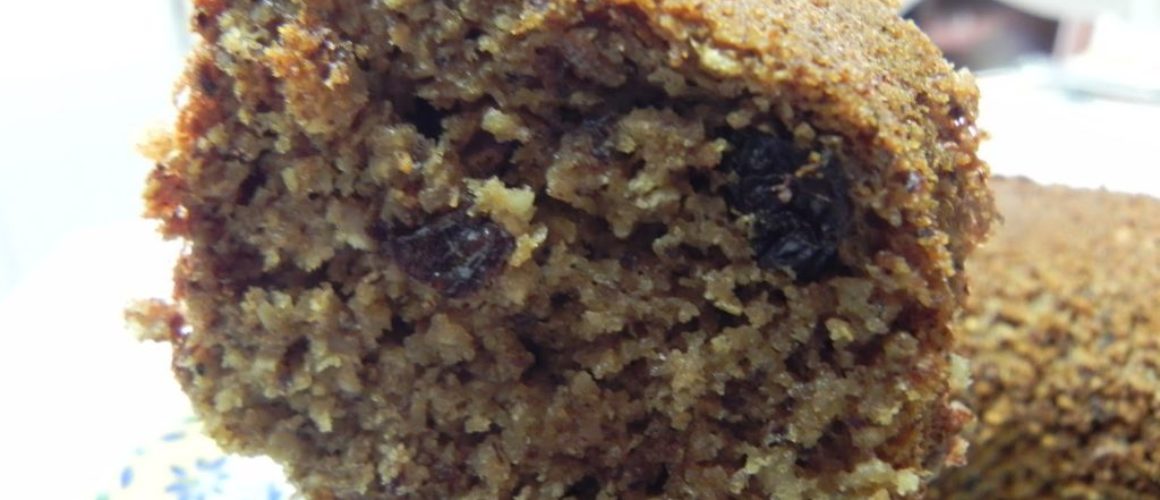 Bolo de Farinha de Banana Verde com Ameixas